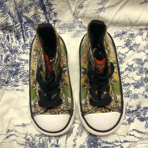 Converse Chuck Taylor Looney Tunes Kids Sz6 High top - Picture 9 of 9